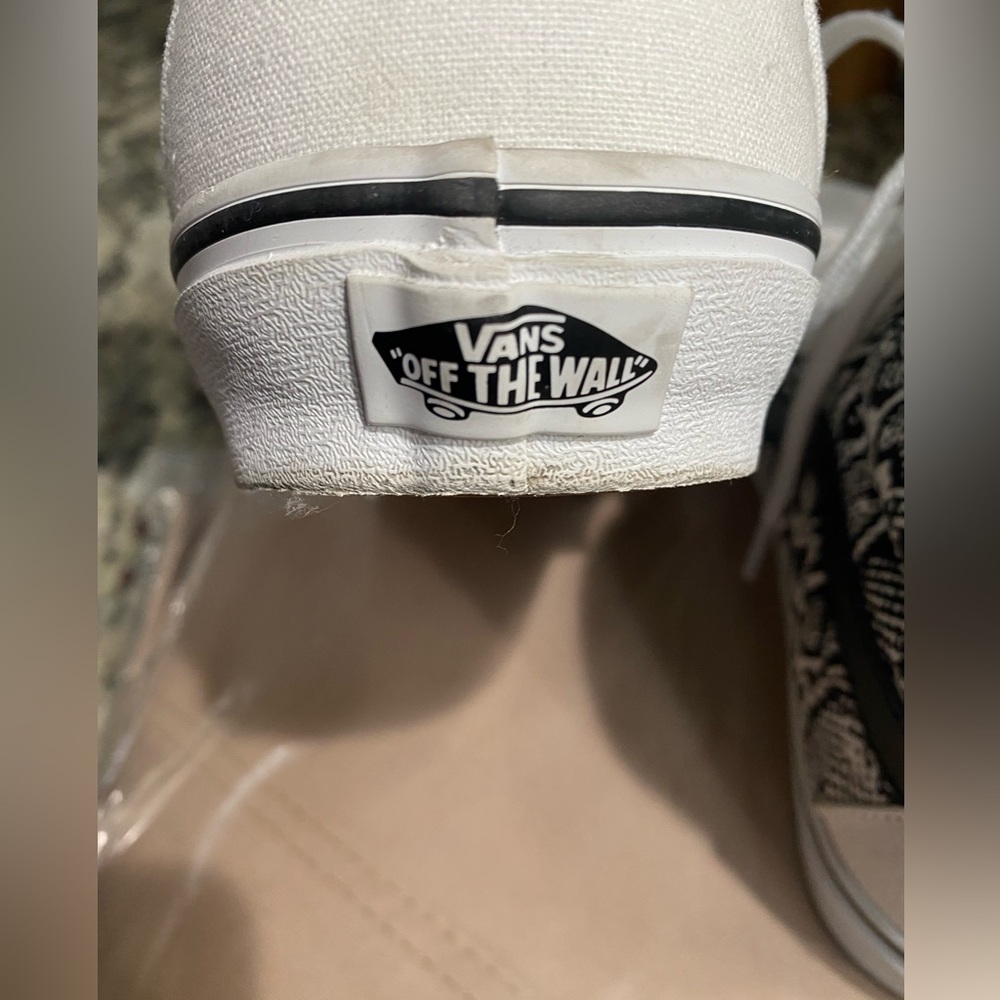Vans Off the Wall Hightop unisex sneaks. Women’s size 10 / men’s size 8.5 - Picture 2 of 10